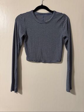 Lululemon blue striped hold tight crop